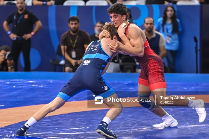 Эльджан Гасанов уступил польскому борцу на чемпионате мира U17 в Баку