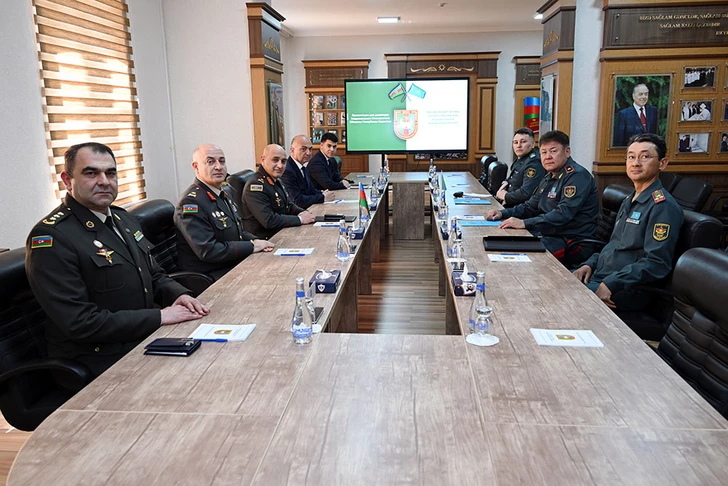 Делегация Казахстана посетила военные учебные заведения Азербайджана