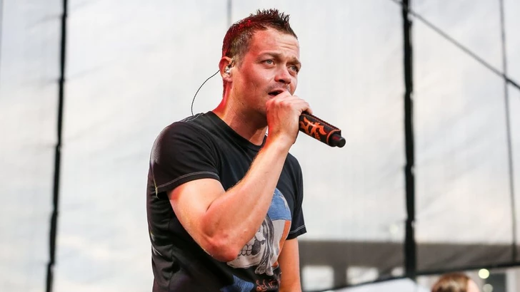 Вокалист 3 Doors Down Брэд Арнольд умер в 47 лет