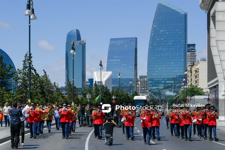 Media.az - Новости Азербайджана - В Баку прошли шествия в сопровождении военных оркестров по случаю Дня Вооруженных сил