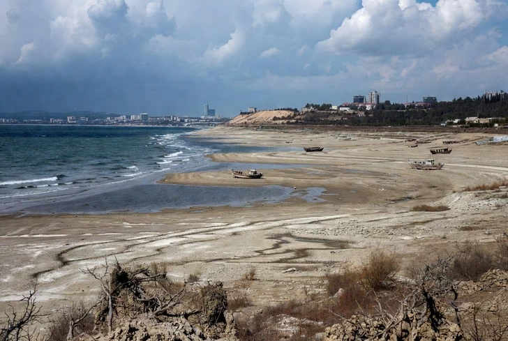 Каспийское море продолжает отступать