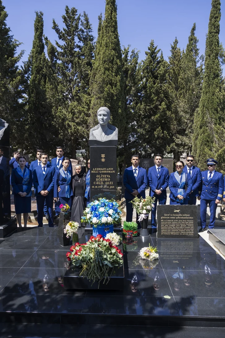 Media.az - Новости Азербайджана - Коллектив AZAL посетил могилу национального героя Азербайджана Хокумы Алиевой