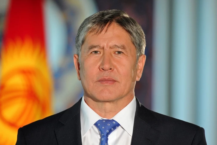 Садыр Жапаров лишил экс-президента Атамбаева всех госнаград