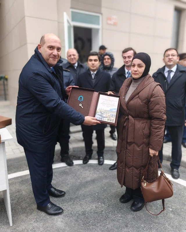 Media.az - Новости Азербайджана - Очередной караван переселенцев прибыл в город Агдам, им вручены ключи от квартир