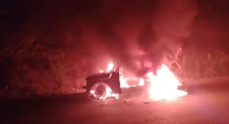 На дороге Ханкенди - Шуша загорелся автомобиль