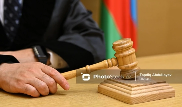 Осужденный на пожизненный срок за убийство трех человек в Баку недоволен приговором