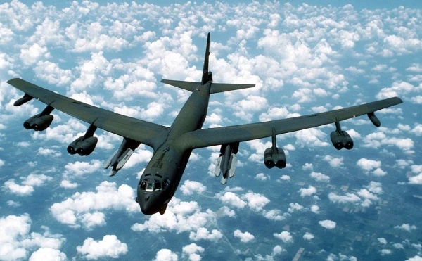 В США упал стратегический бомбардировщик B-52
