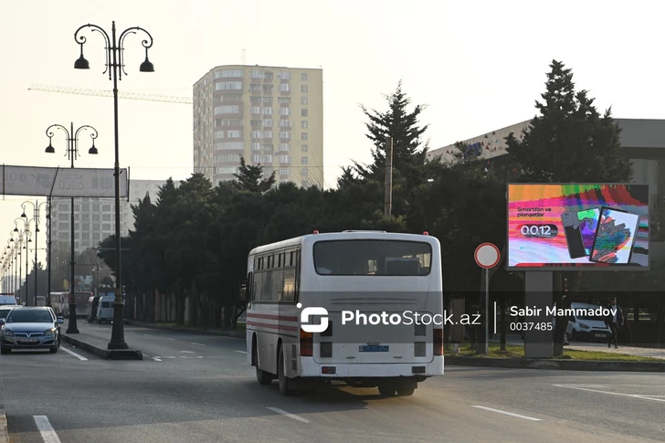 Скандал в бакинском автобусе: водитель оскорбил пассажирку и угрожал высадить всех из салона