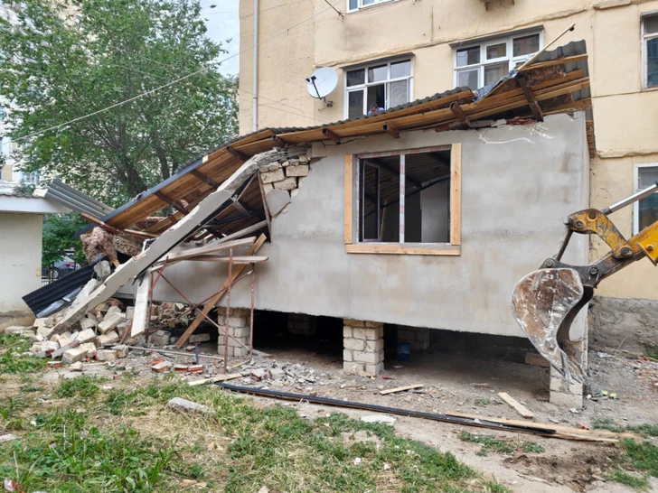 В Сумгайыте снесено незаконное строение