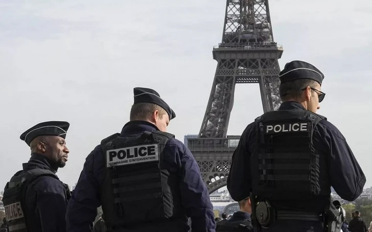 Недалеко от олимпийской деревни в Париже неизвестные взорвали гранату: ранены двое прохожих