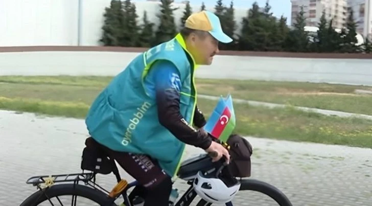 Казахстанский спортсмен отправится из Баку в Париж на велосипеде