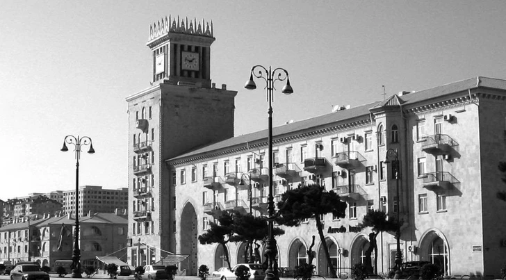Башня с часами на проспекте Гейдара Алиева: история одного бакинского дома
