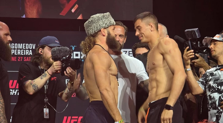 Перед UFC Fight Night в Баку состоялись торжественная церемония взвешивания и битва взглядов
