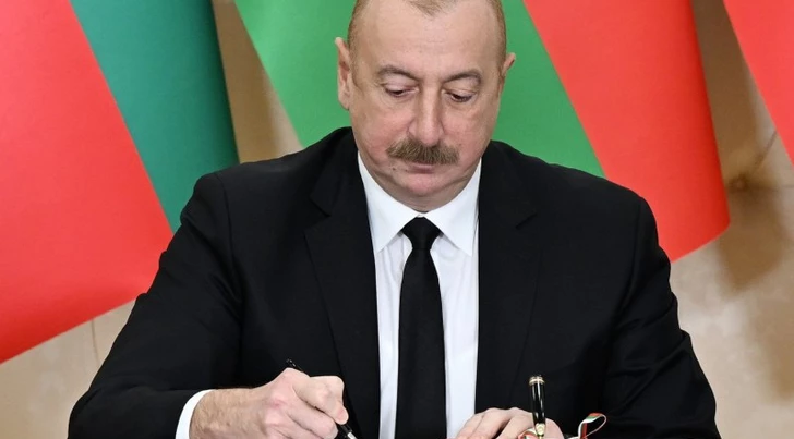 Ильхам Алиев подписал некролог в связи со смертью народного поэта: он будет жить в наших сердцах