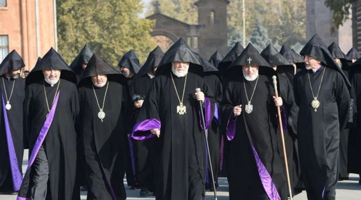 Католикосат на крови: армянские церковники провоцируют новую войну