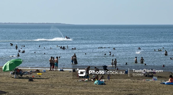 Синоптики назвали температуру воды на пляжах Абшерона
