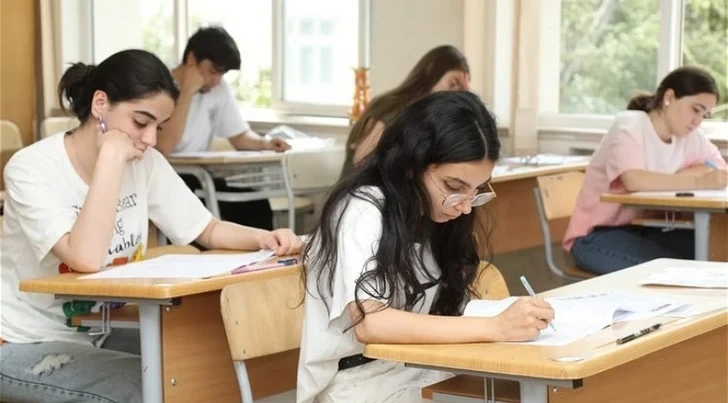 Сегодня состоится экзамен по азербайджанскому языку, в нем примет участие около 25 тыс. школьников