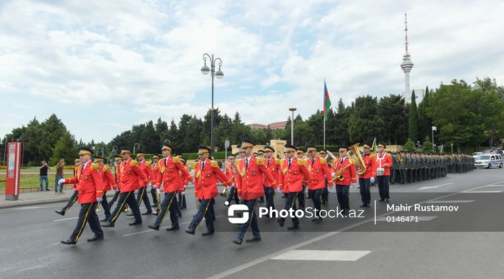 В Баку состоялись шествия военнослужащих по случаю Дня Вооруженных сил Азербайджана