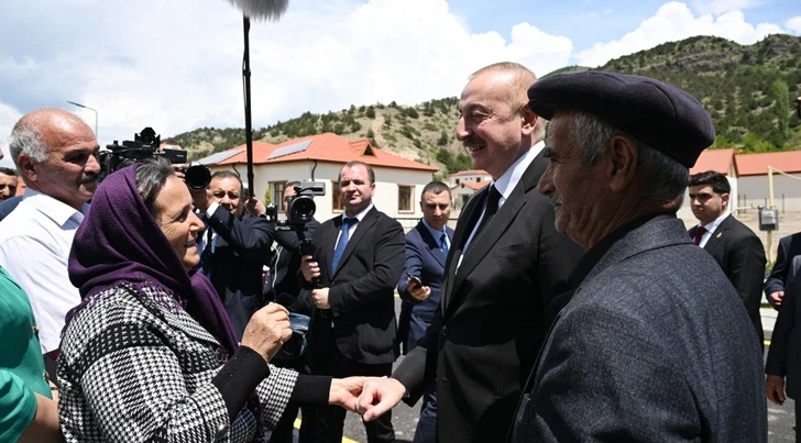 Ильхам Алиев встретился с жителями села Сус Лачынского района, принял участие в открытии малых ГЭС