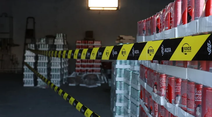 В Баку конфисковано около 50 тыс. напитков с измененным сроком годности