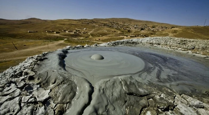 В Азербайджане произошло извержение грязевого вулкана