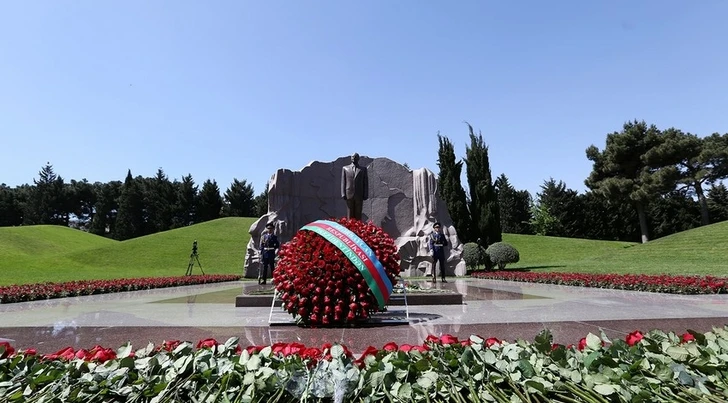 Народ Азербайджана чтит память общенационального лидера Гейдара Алиева