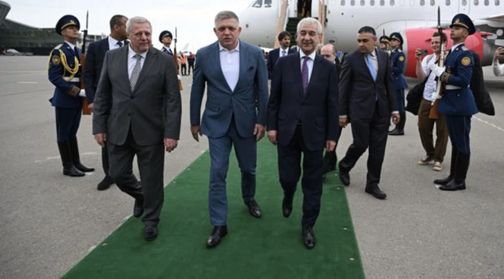 Премьер-министр Словакии прибыл в Азербайджан