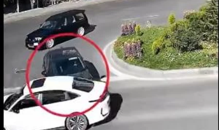 ЦИУТ напомнил водителям правила проезда круговых перекрестков