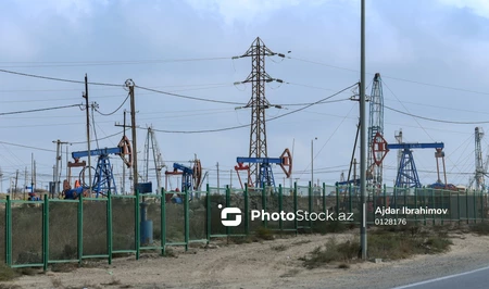 Нефть Azeri Light продолжает терять в цене на мировых торгах