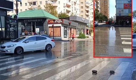 У метро «Ази Асланов» прорвало канализацию: проблема длится уже пять дней