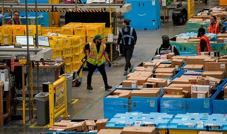 Массовое сокращение в Amazon: 30 000 сотрудников могут потерять работу