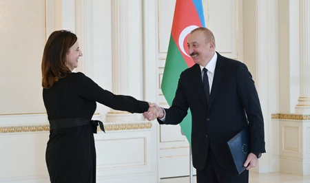 Президент принял верительные грамоты новоназначенного главы представительства ЕС в Азербайджане