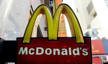 Неизвестный расстрелял людей в McDonald's в США