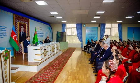 В Туркменистане отметили 103-ю годовщину со дня рождения Гейдара Алиева