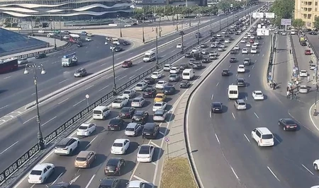 На дорогах Баку наблюдаются пробки в 17 направлениях