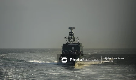Каспийское море штормит: морское агентство Азербайджана выпустило предупреждение