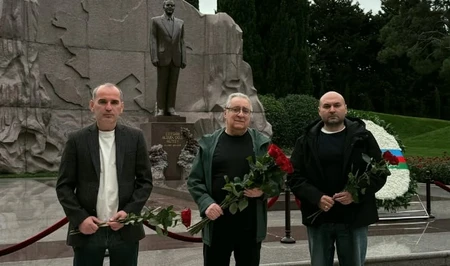 Перед сольным вечером в Баку: Геннадий Хазанов посетил Аллею почетного захоронения