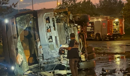 В Турции автобус столкнулся с автоцистерной — десятки пострадавших