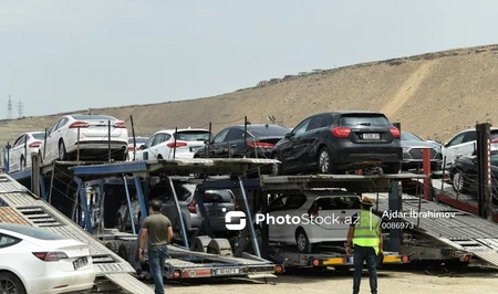 В Азербайджане неоформленные за шесть месяцев автомобили перейдут в госсобственность