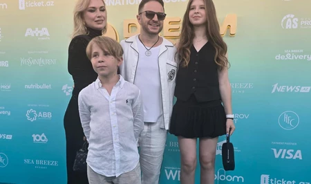 DREAM FEST 2025 в Баку: Брендон Стоун с семьёй на красной дорожке