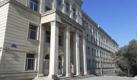 Родители учеников Гимназии искусств в Баку требуют ускорить ремонт учебного заведения
