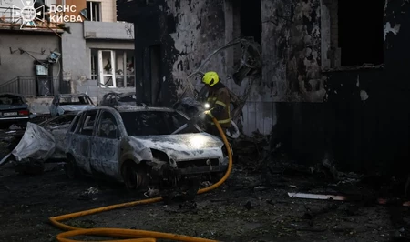 Россия ударила баллистикой по Киеву: погиб человек, в пяти районах возникли пожары