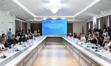 В Азербайджане обсудили законопроект о защите детей в цифровом пространстве