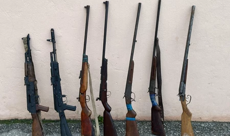 Полиция Азербайджана за сутки изъяла оружие и 1,3 кг наркотических веществ
