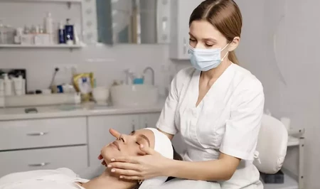 В Баку косметолог обвиняется в мошенничестве на 811 тысяч манатов
