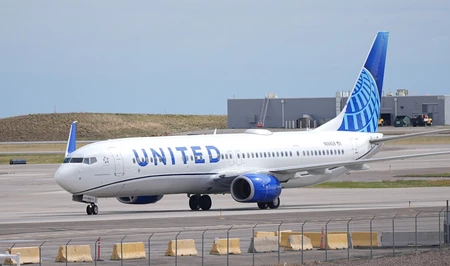 Самолет United Airlines развернулся из-за того, что пилот забыл паспорт