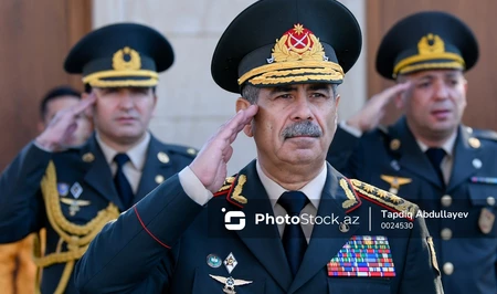 Министр обороны Азербайджана обратился к армии в День независимости