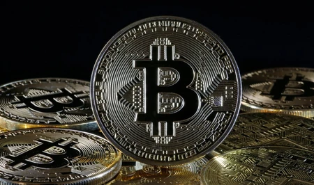 Биткоин рухнул на 6% на фоне эскалации конфликта на Ближнем Востоке