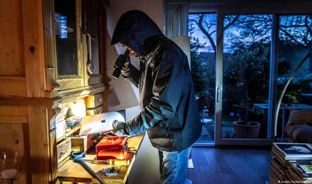 В Гахском районе задержан подозреваемый в краже бытовых вещей из дома