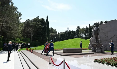 Словацкие парламентарии почтили память Гейдара Алиева на Аллее почетного захоронения
